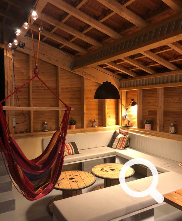 Le coin salon du Poolhouse, la pièce extérieure pour profiter de l'été -  Calama Selva - Vitrac - Location saisonnière - Calama Selva - Vitrac proche Sarlat - Périgord Noir - Dordogne